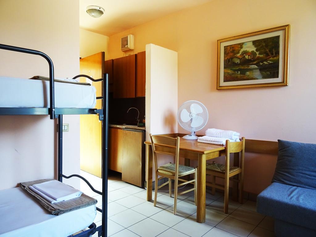 Victoria Hotels Carso Camnago Volta Eksteriør bilde
